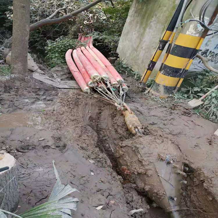 荆州塑料保温拖拉管